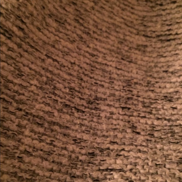 Grey and white cardigan perfect for the fall - Picture 2 of 3